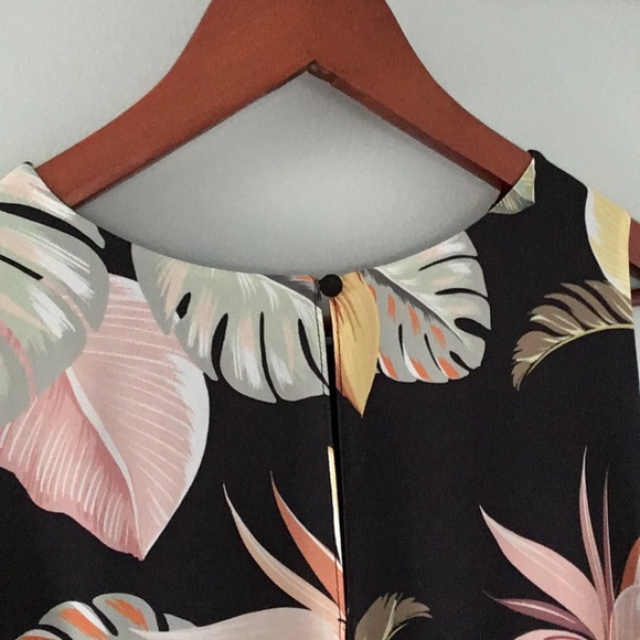 *LIKE NEW* Melanie Lyne Palm Print Sleeveless High-Low Blouse Size 8 - Picture 7 of 11